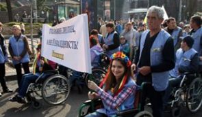 Люди с инвалидностью вышли на марш за мир