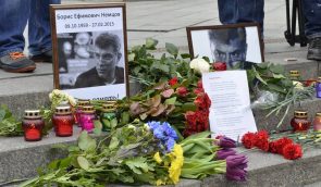 В Москве осквернили место убийства Немцова