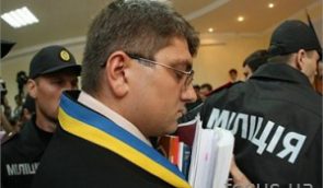 У Конституційному суді 8 суддів підпадають під люстрацію – Яценюк