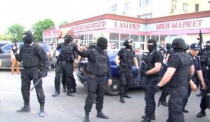 Security and fiscal officers beat representatives of Vietnamese diaspora in Odesa
