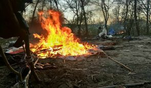 У Києві С14 розігнала табір ромів на Лисій горі та спалила їхні намети