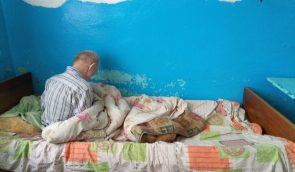 Рваная одежда, отсутствие нижнего белья и памперсов: жизнь жильцов психоинтерната на Львовщине