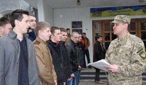 Київський військкомат пояснив, чому відправив хлопців з хостелу до комісаріату