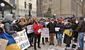 В Киеве активисты пикетировали посольство РФ из-за бомбардировок Алеппо