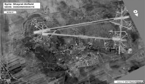 США ударили ракетами по авиабазе правительства Сирии, которое осуществило химическую атаку на гражданских