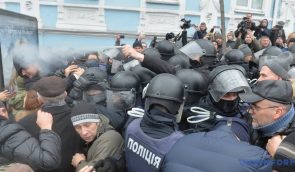 От газа, примененного к сторонникам Саакашвили, пострадала журналистка