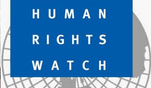 Human Rights Watch підтверджує, що поліція Чечні катувала і принижувала десятки геїв та бісексуалів