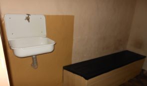 В  ізоляторах на Львівщині в’язні не мають постелі та медикаментів – прокуратура