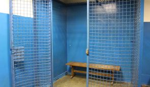 У київському метро демонтують клітки для затриманих (відео)
