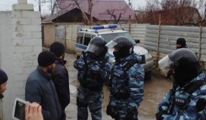 В Крыму 10 крымским татарам дали по 5 суток ареста за присутствие возле места обыска