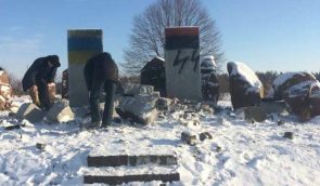 Климкин возмутился вандализмом на польском мемориале на Львовщине