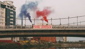 Участница Pussy Riot провела акцию в поддержку Сенцова в Якутске