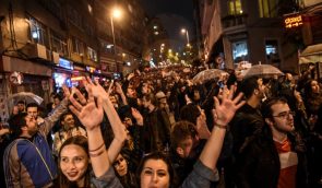 В Турции тысячи людей вышли на протесты против результатов референдума
