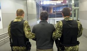 В Украину не пустили искателя убежища из Узбекистана. Человек 5 дней просидел в аэропорту без еды