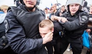 У Росії хочуть почати карати за залучення підлітків до протестів
