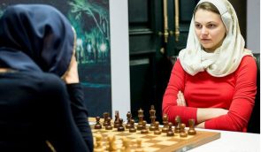 Победа? Шахматисткам разрешили не надевать хиджаб на чемпионате в Саудовской Аравии