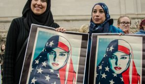 Суд временно ограничил указ Трампа о приеме беженцев в США