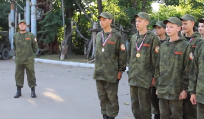 Дітей з Луганщини вчили стріляти зі зброї в Росії