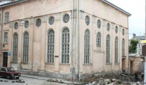 В синагогу во Львове бросили “коктейль Молотова”