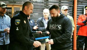 В Украине учреждения будут вывешивать “синюю ленту” как символ доверия к полиции
