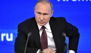 Путин предложил СМИ и представителям творческих профессий подумать, как ввести цензуру в России