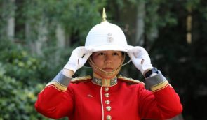 Впервые в истории Британии женщина возглавила Королевскую гвардию