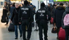 У Баварії ухвалили закон про повноваження поліції: правоохоронцям дозволили стежити за людьми