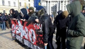 В Киеве праворадикалы “задержали” якобы боевика “ЛНР”. Мужчину связали и допрашивали в подъезде