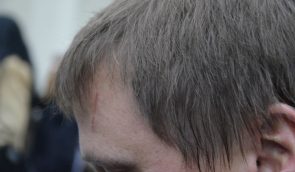 Суд не дозволив закрити провадження про побиття журналіста Костянтина Рєуцького