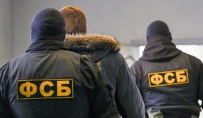 Російські силовики прийшли з обшуками ще до двох кримськотатарських активістів
