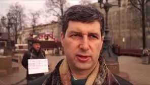 В Москве участника одиночного пикета задержали из-за провокации