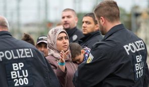 У Німеччині фальшиві “представники міграційного відомства” допитують біженців