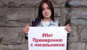 У Казахстані дівчина подала до суду на депутата через зґвалтування. Але винною визнали її.