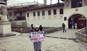 В Бахчисарае напали на девушку, которая пикетировала против реконструкции Ханского дворца