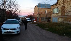 В Симферополе российские силовики обыскали дома на двух улицах