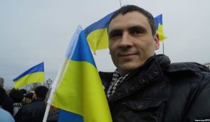 Прокурор запросив два роки умовно Ігорю Мовенку, побитому за українську символіку