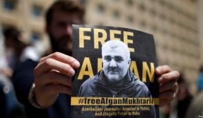 У Азербайджані журналіста засудили до шести років позбавлення волі за розслідування корупції
