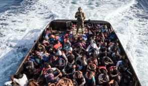 Італія не пустила в порт італійське судно з біженцями