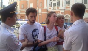 У Москві затримали акторів “Театру.doc”, які роздавали листівки на підтримку Сенцова