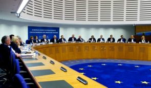 В Европейский суд пожаловались на сокрытие автобиографий лидеров партий