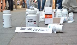 От Яценюка требуют обеспечить лекарствами людей, имеющих ВИЧ / СПИД