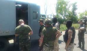 First group of prison inmates transferred from uncontrolled territories of Donbas