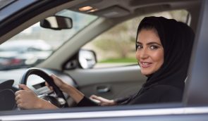 У Саудівській Аравії жінкам почали видавати водійські права