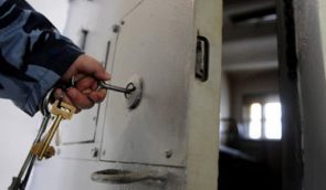 Суд відновив “закон Савченко”, за яким засудженим рахують один день у СІЗО за два дні колонії