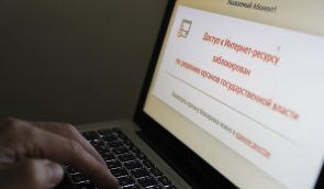 Роскомнагляд заблокував сайт розслідувального центру “Досьє” в РФ
