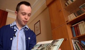 Хлопець із синдромом Дауна, який першим в Україні здобув вищу освіту, знайшов роботу за фахом