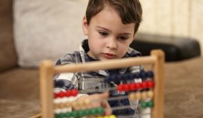 В Україні надрукували посібник з математики для дітей з аутизмом