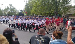 Танки, православні попи та прапори СРСР: у Севастополі провели дитячий військовий парад