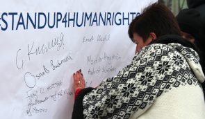 На Михайлівській площі чиновники та правозахисники підписали обітницю з прав людини