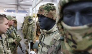 Українців штрафуватимуть за незаконне носіння військової форми та нагород